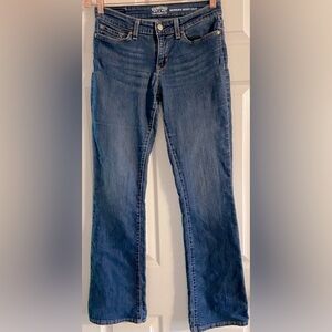 Levi’s signature women’s boot cut jeans.  28x32
